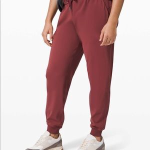 Lululemon On the Fly Jogger 28" *Luxtreme